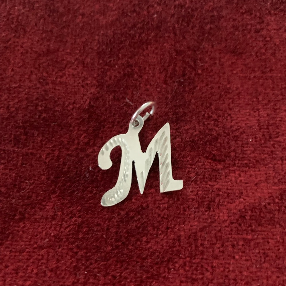 🆕 Sterling Silver pendant M